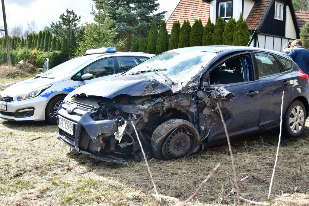 Zderzenie czołowe autobusu z autem osobowym na DK16