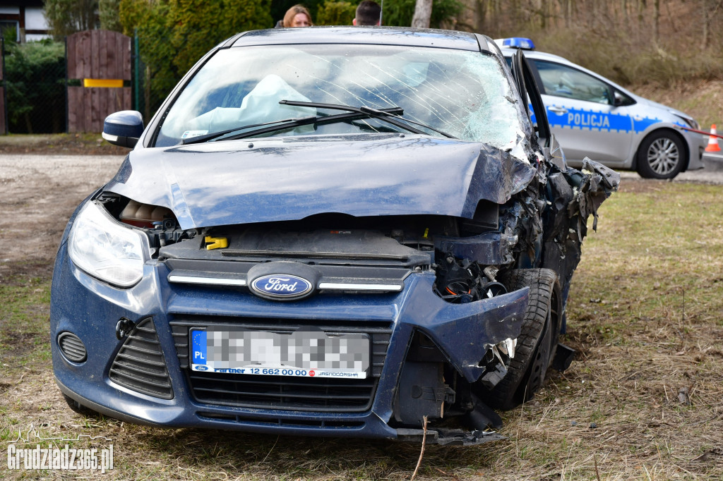 Zderzenie czołowe autobusu z autem osobowym na DK16