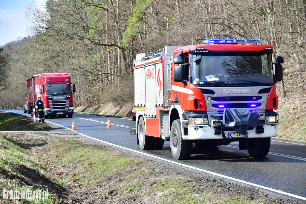 Zderzenie czołowe autobusu z autem osobowym na DK16