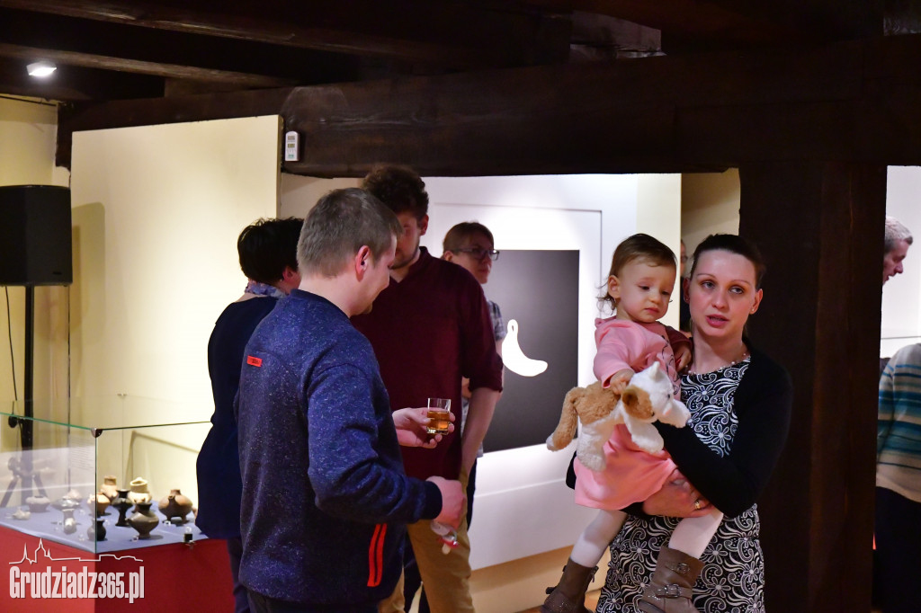 Na glinianych nogach- wystawa w Spichrzu nr 17