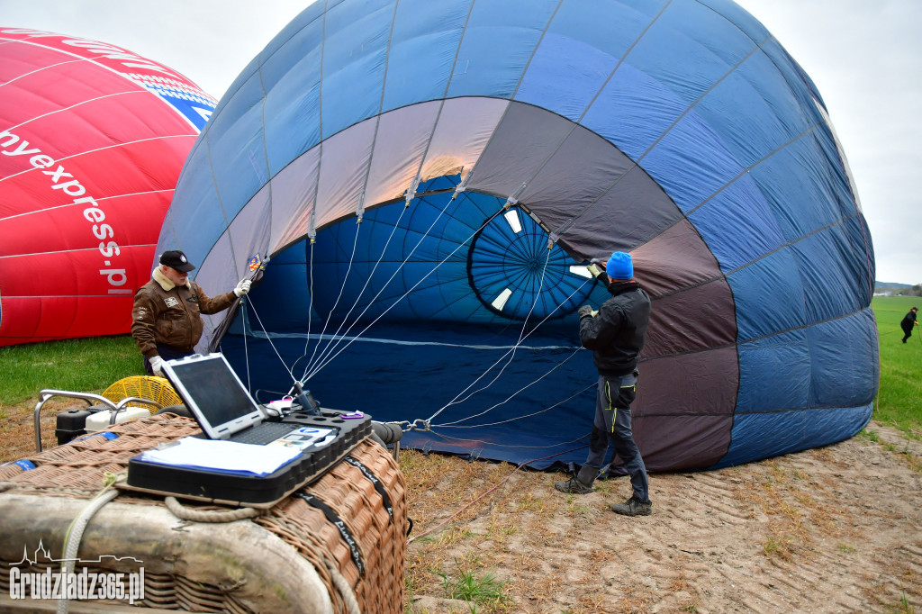Początek wielkanocnych zawodów Balonowych