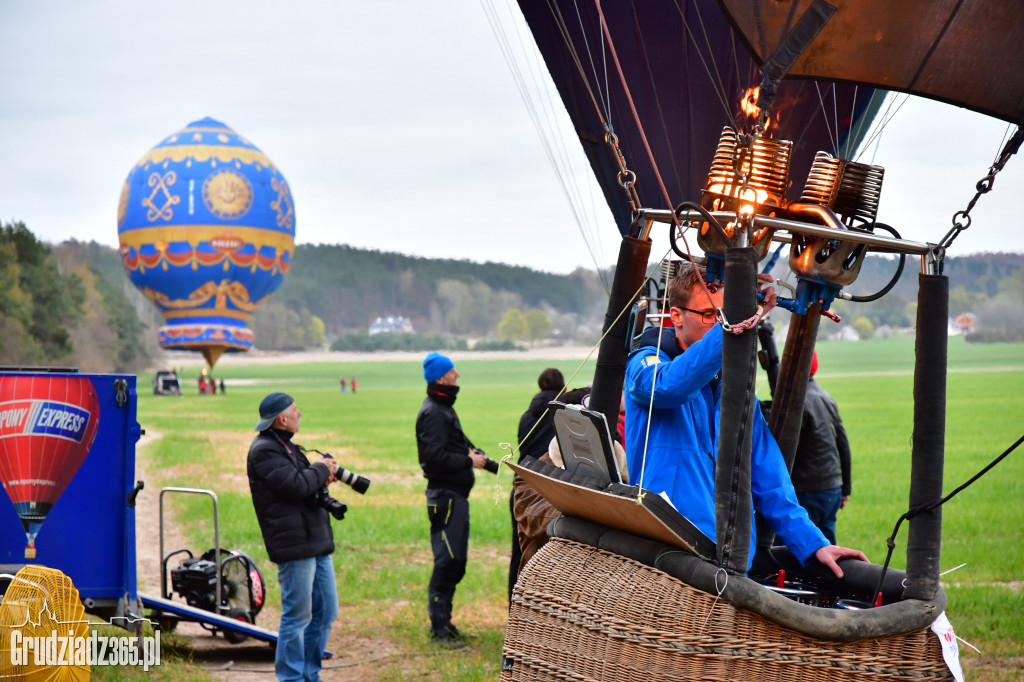 Początek wielkanocnych zawodów Balonowych