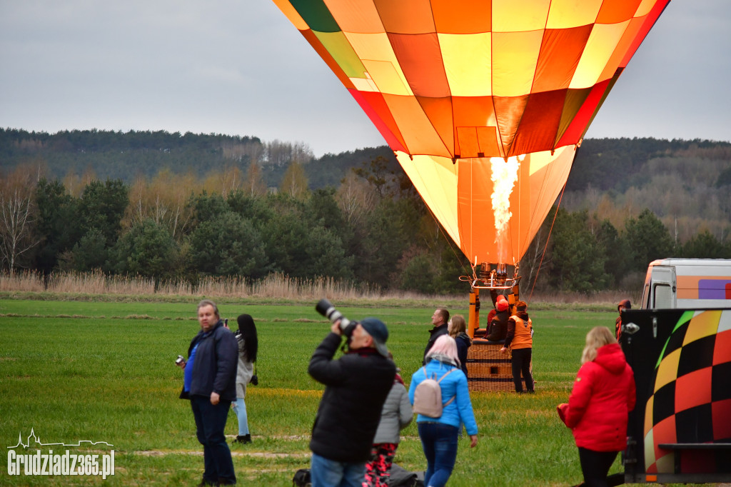 Początek wielkanocnych zawodów Balonowych