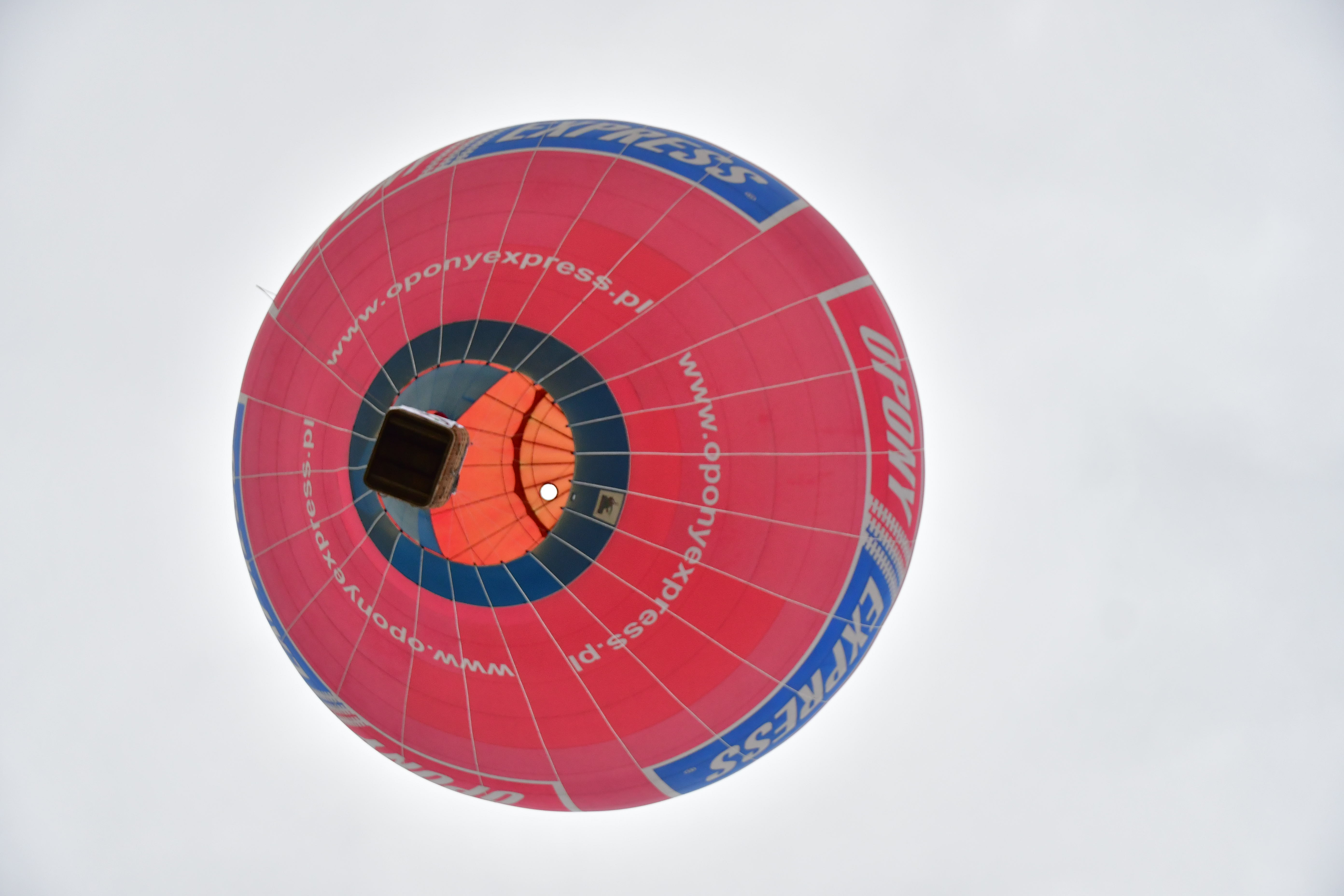 Początek wielkanocnych zawodów Balonowych