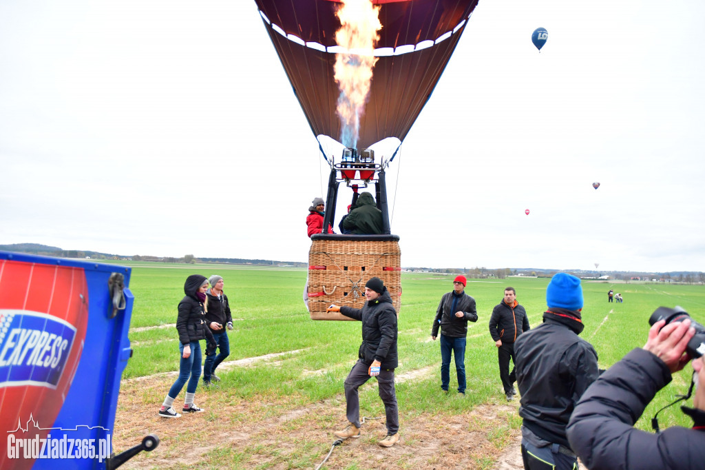 Początek wielkanocnych zawodów Balonowych