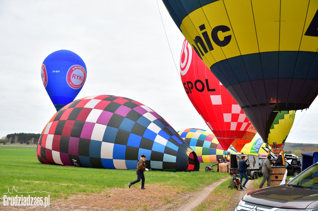 Początek wielkanocnych zawodów Balonowych