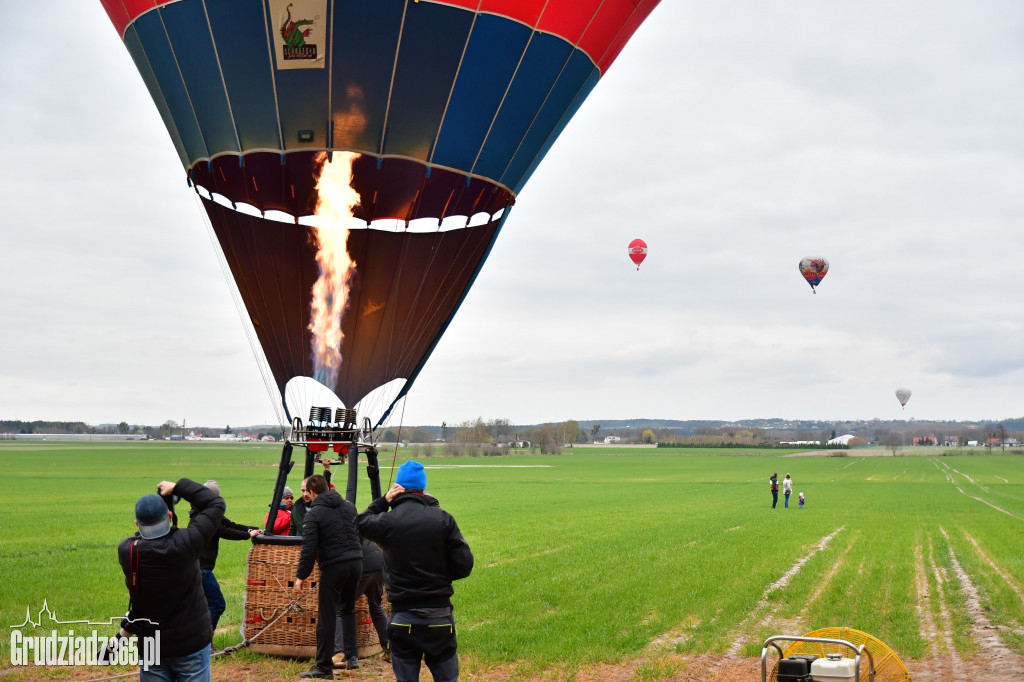 Początek wielkanocnych zawodów Balonowych