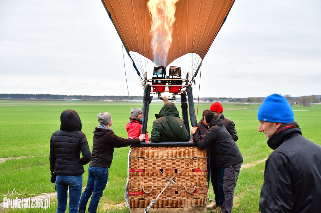 Początek wielkanocnych zawodów Balonowych