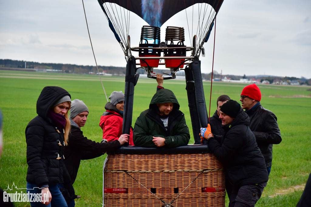 Początek wielkanocnych zawodów Balonowych