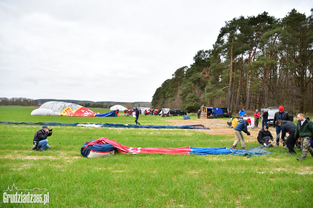 Początek wielkanocnych zawodów Balonowych