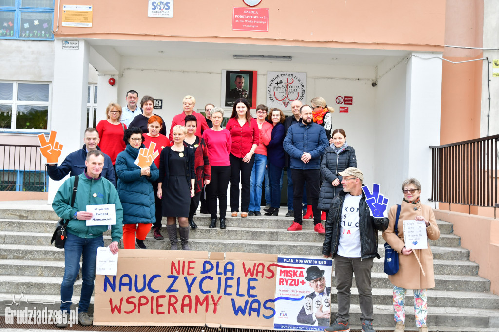 Działacze Wiosny i KODu wspierają nauczycieli