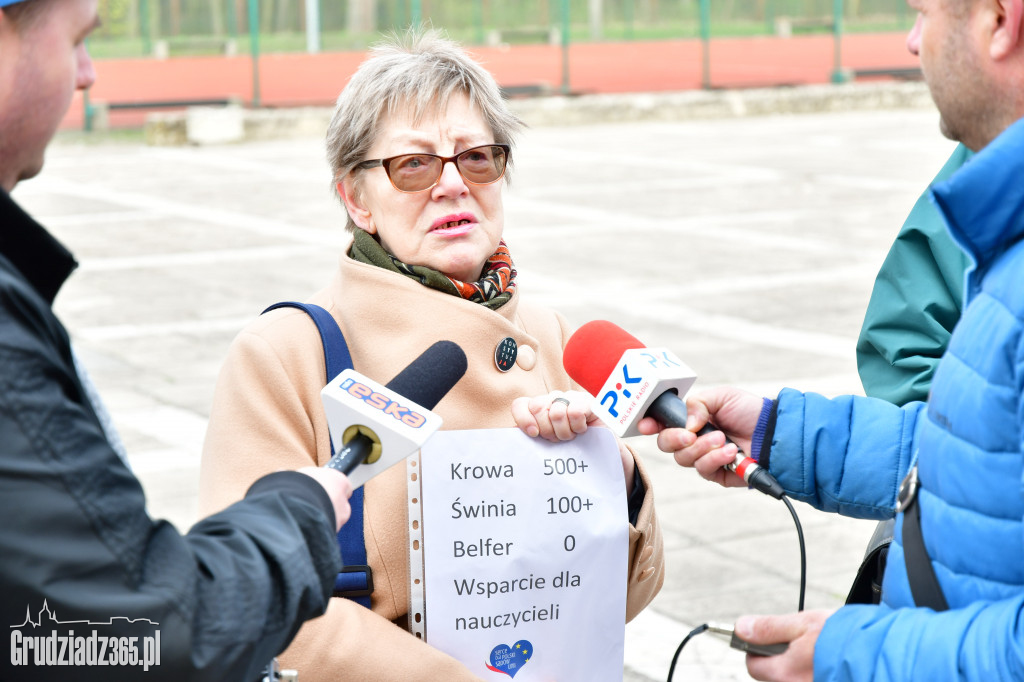 Działacze Wiosny i KODu wspierają nauczycieli