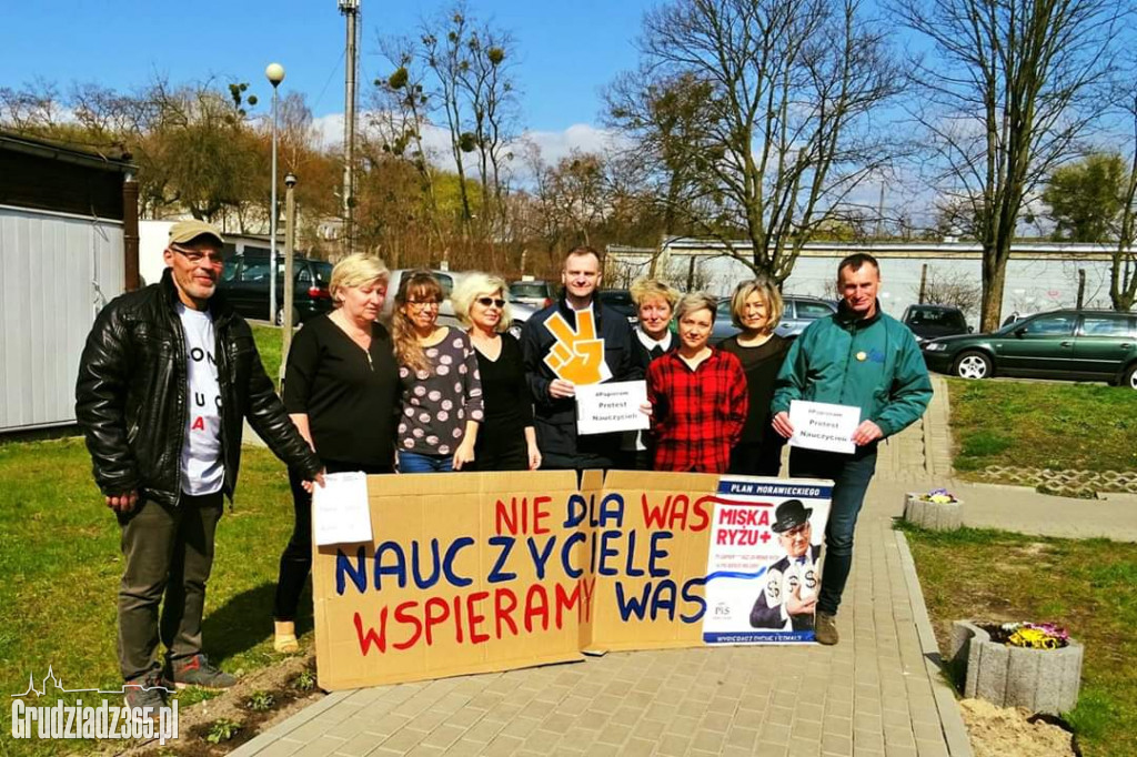 Działacze Wiosny i KODu wspierają nauczycieli