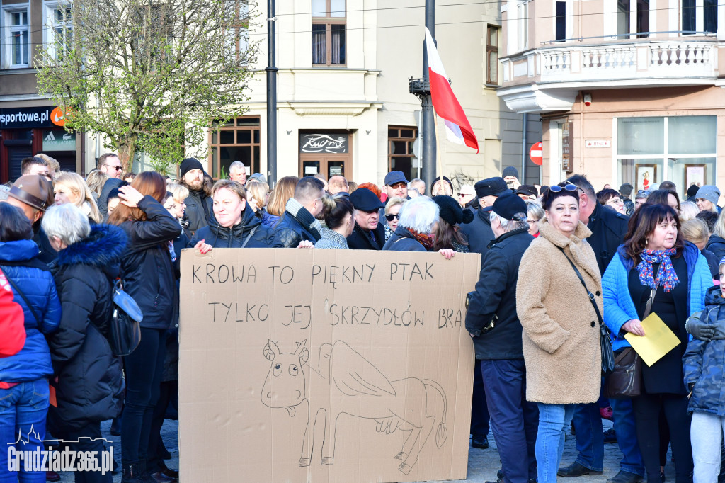 Manifestacja poparcia dla nauczycieli na grudziądzkim Rynku