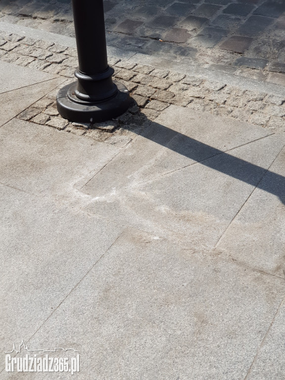 Brudne chodniki w Grudziądzu