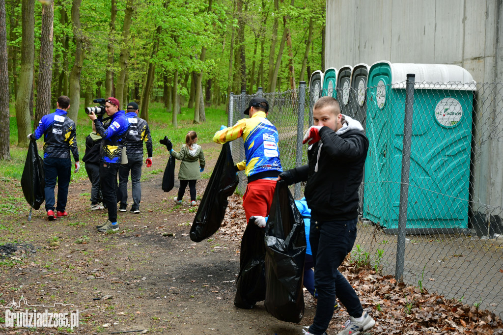 Sprzątanie Parku Miejskiego z GKM-em