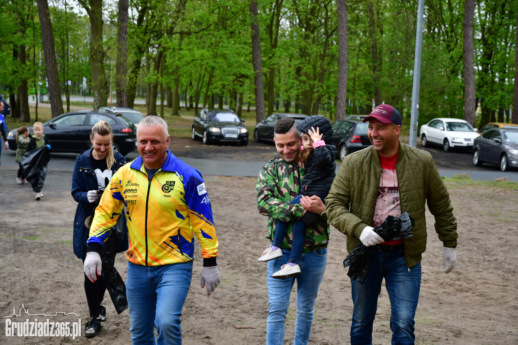Sprzątanie Parku Miejskiego z GKM-em
