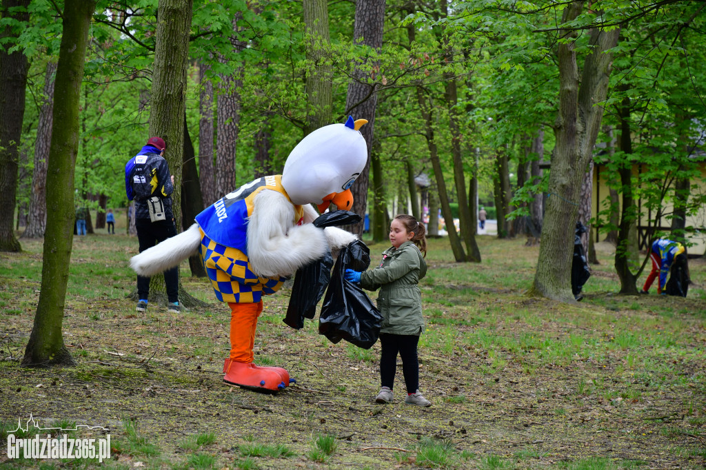 Sprzątanie Parku Miejskiego z GKM-em