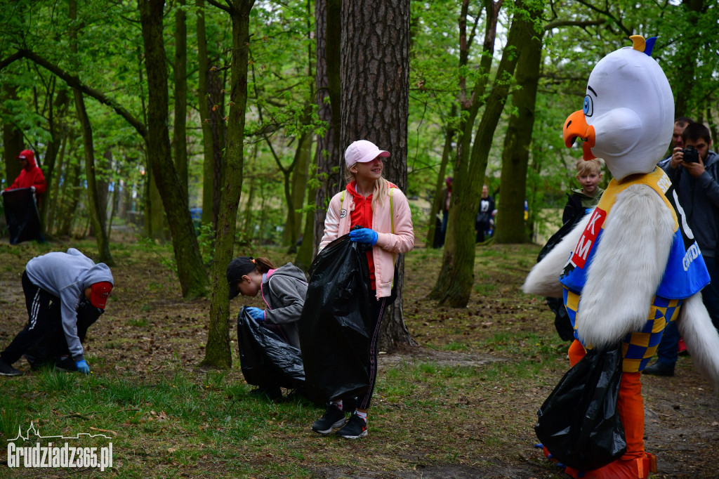 Sprzątanie Parku Miejskiego z GKM-em
