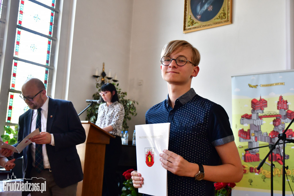 Uroczystość wręczenia nagród lauratom olimpiad
