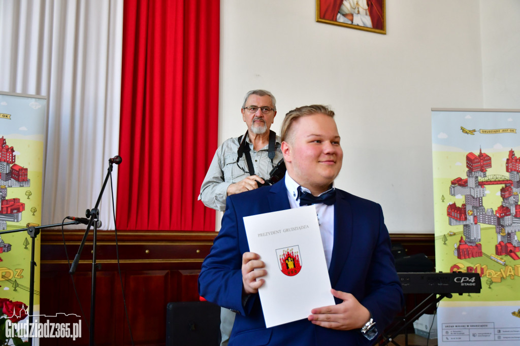 Uroczystość wręczenia nagród lauratom olimpiad