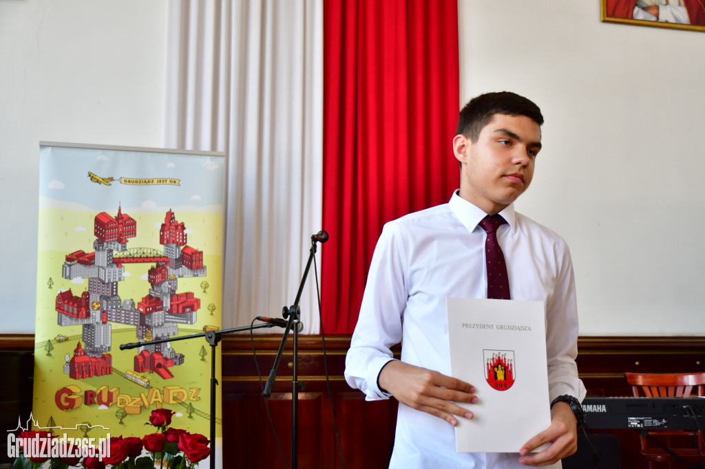 Uroczystość wręczenia nagród lauratom olimpiad