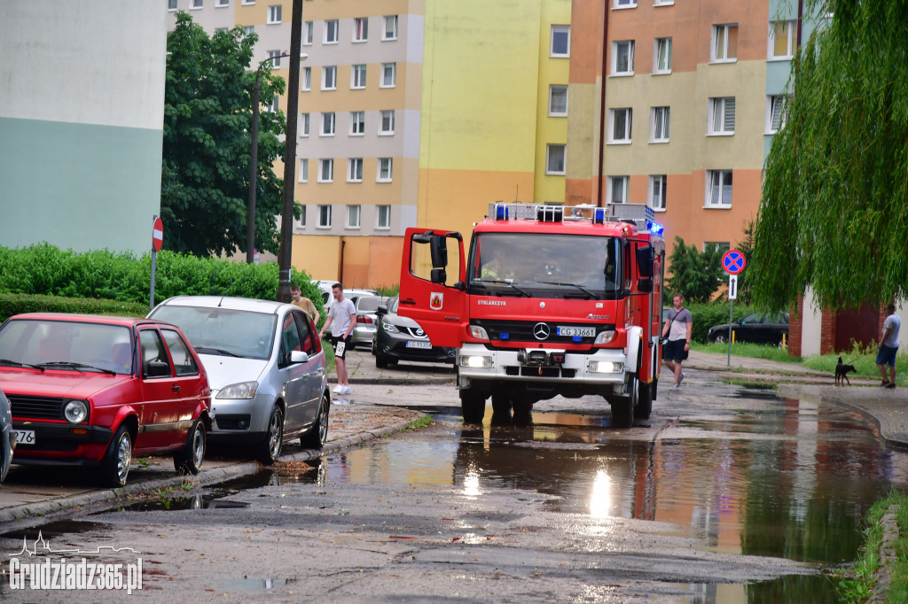 Nawałnica przeszła przez Grudziądz- Strażacy pracują
