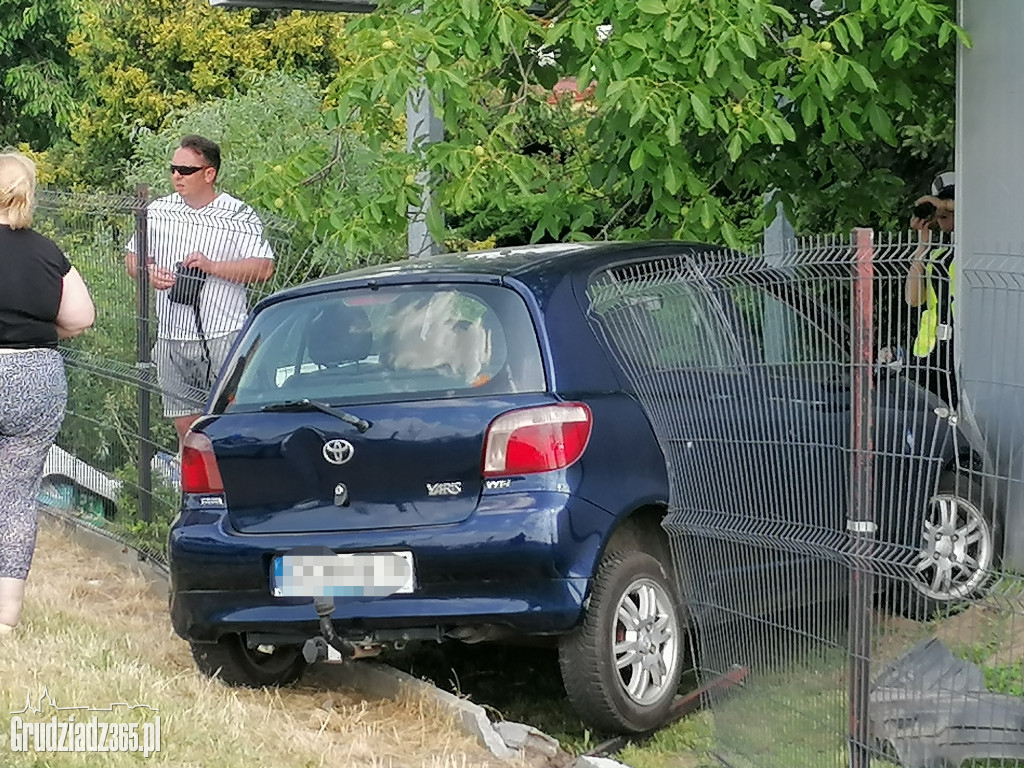 Stłuczka z płotem na Paderewskiego
