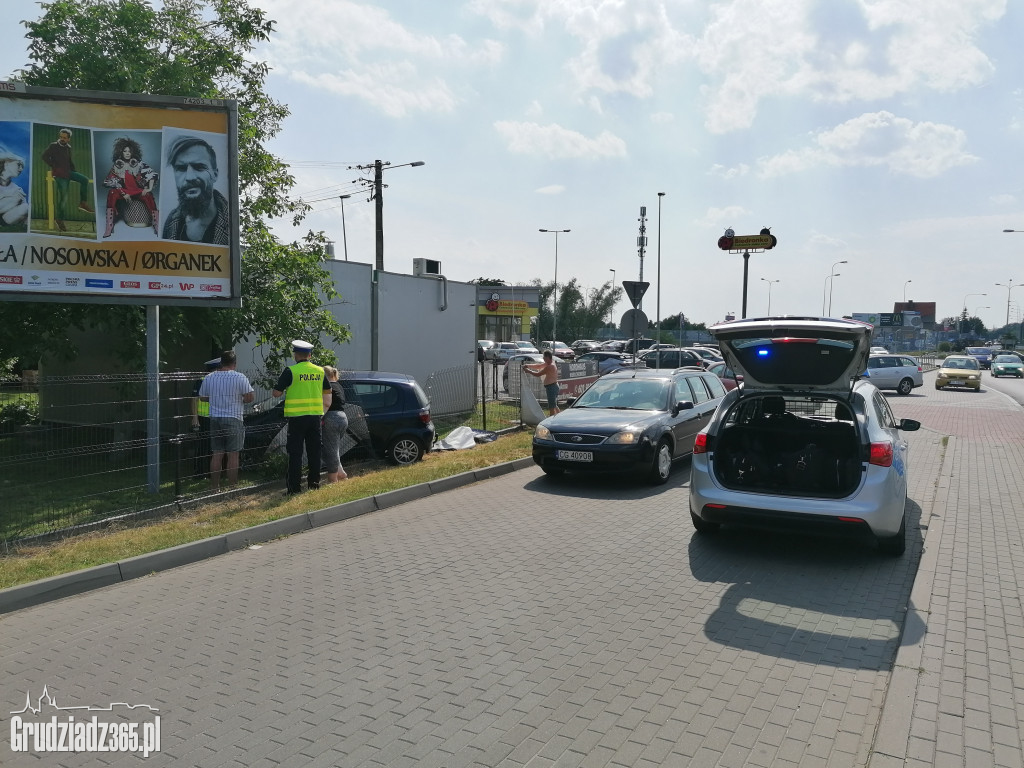 Stłuczka z płotem na Paderewskiego
