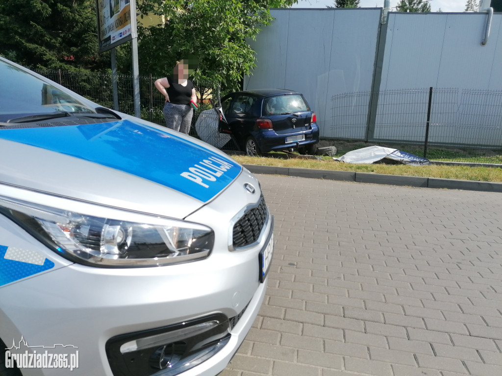 Stłuczka z płotem na Paderewskiego