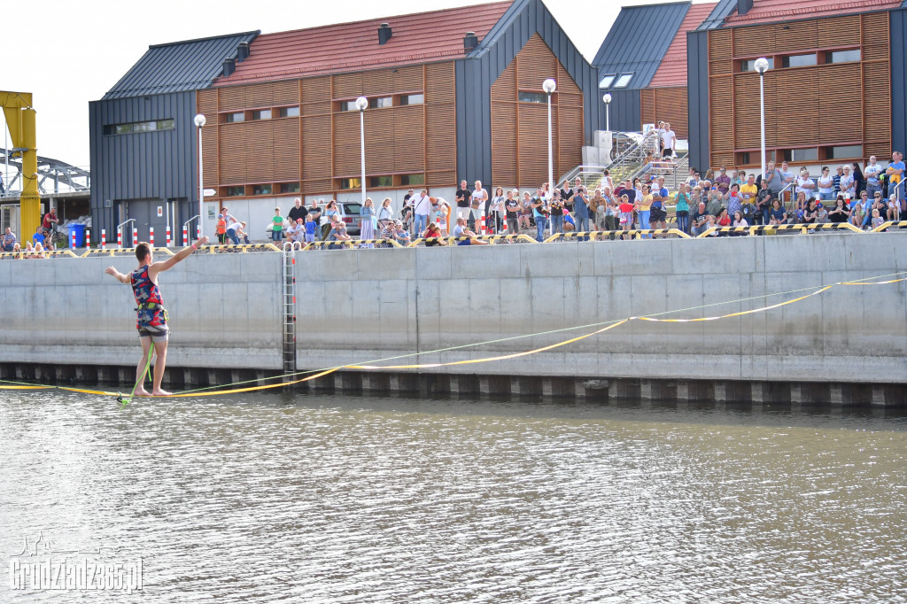 Pokaz Slackline w Grudziądzkiej Marinie