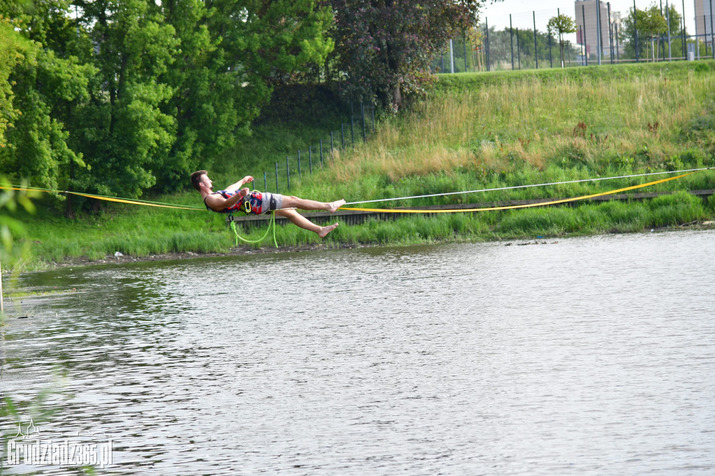 Pokaz Slackline w Grudziądzkiej Marinie