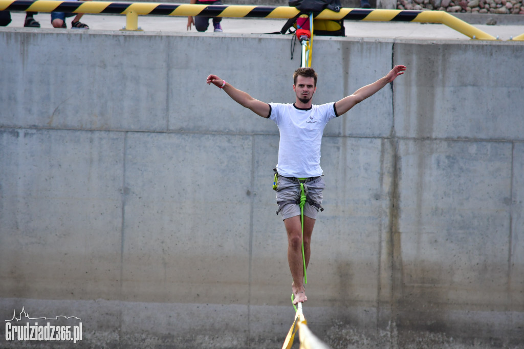 Pokaz Slackline w Grudziądzkiej Marinie
