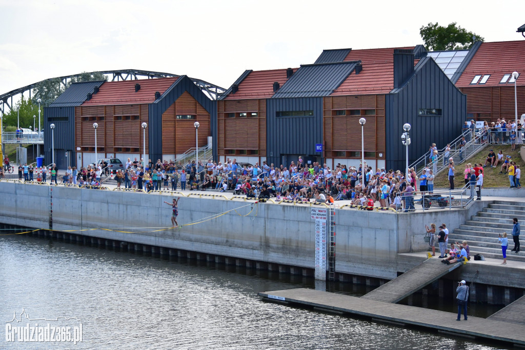 Pokaz Slackline w Grudziądzkiej Marinie