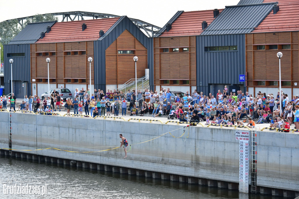 Pokaz Slackline w Grudziądzkiej Marinie