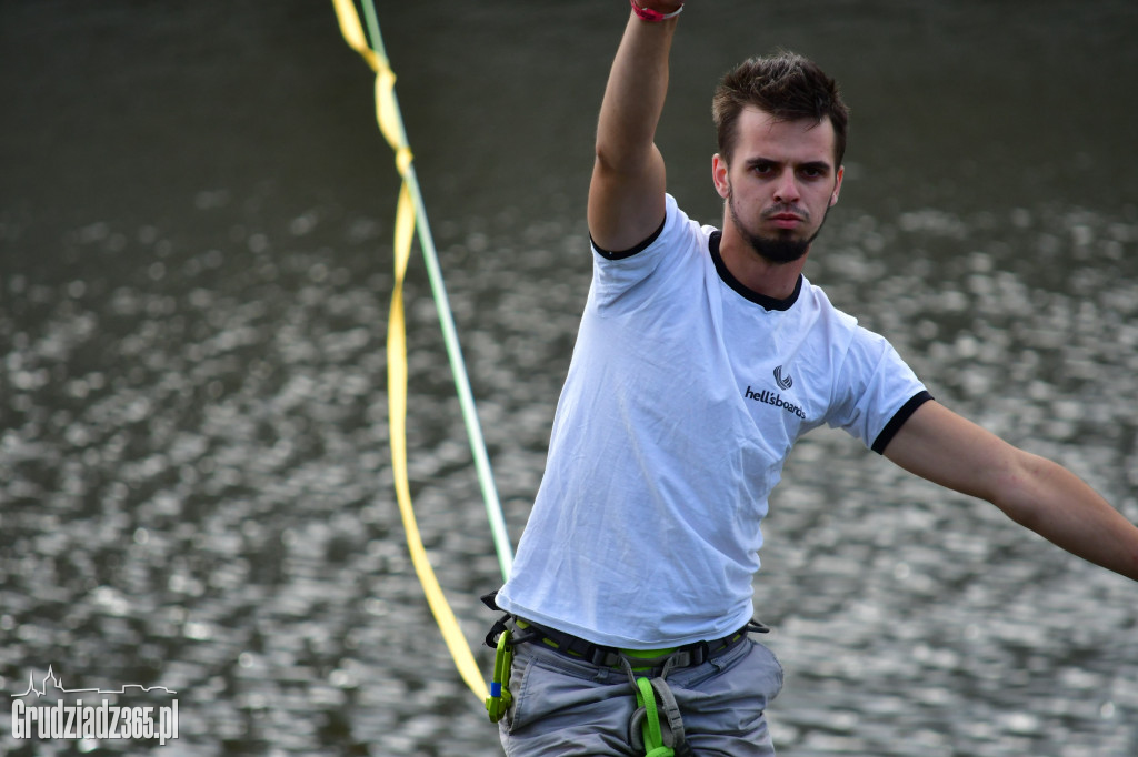 Pokaz Slackline w Grudziądzkiej Marinie