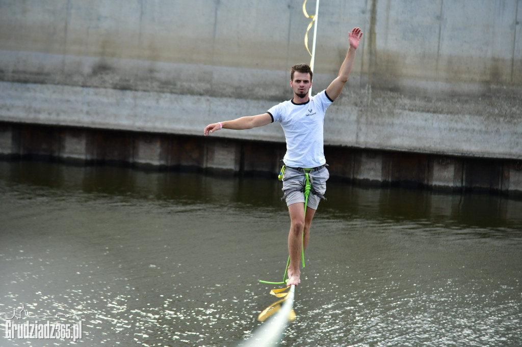 Pokaz Slackline w Grudziądzkiej Marinie