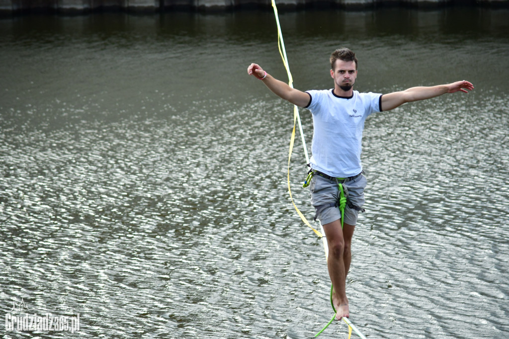 Pokaz Slackline w Grudziądzkiej Marinie