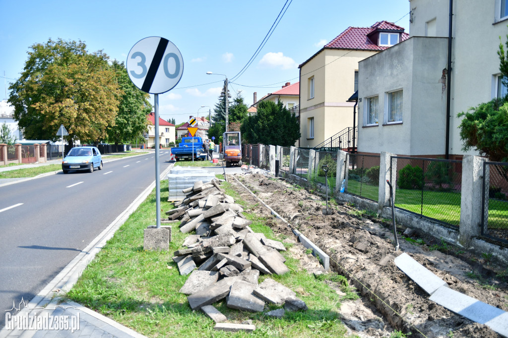 Remont chodnika przy ulicy Kochanowskiego