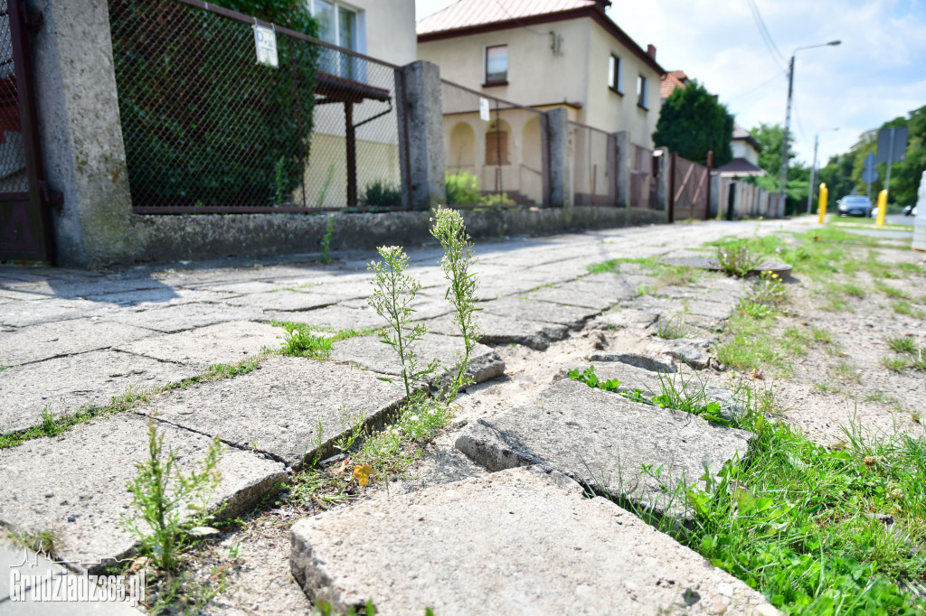 Remont chodnika przy ulicy Kochanowskiego