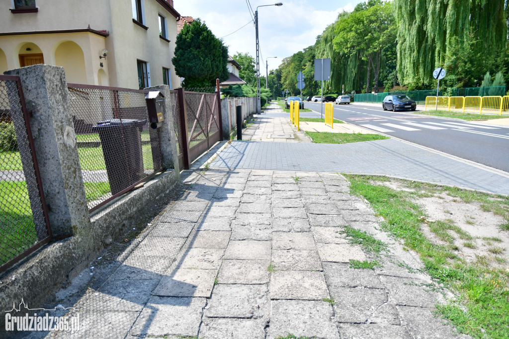 Remont chodnika przy ulicy Kochanowskiego