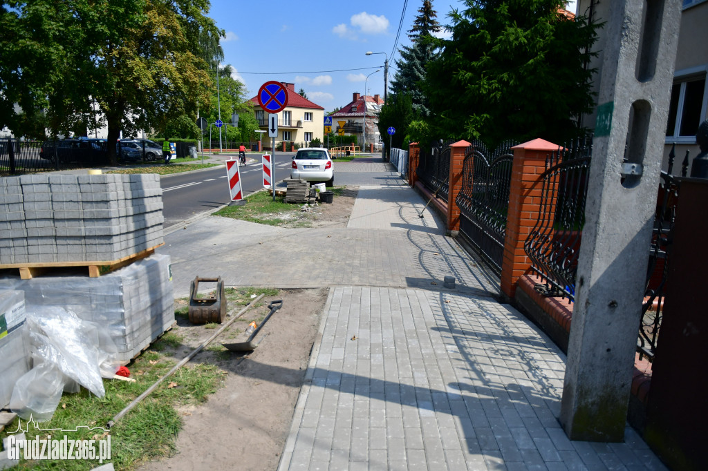 Remont chodnika przy ulicy Kochanowskiego