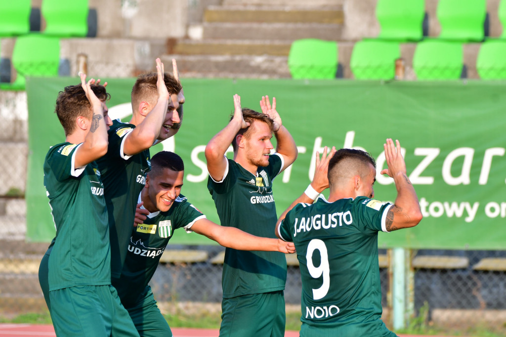 Olimpia Grudziądz wygrywa z Wartą Poznań