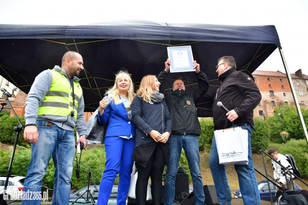 Rekord Guinnessa pobity- największa mozaika z ludzi