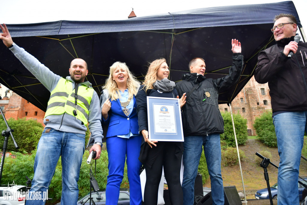 Rekord Guinnessa pobity- największa mozaika z ludzi