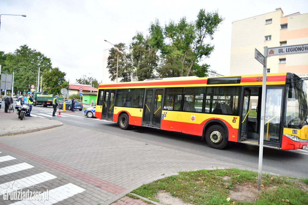 Autobus potrącił dziewczynkę na ul Legionów