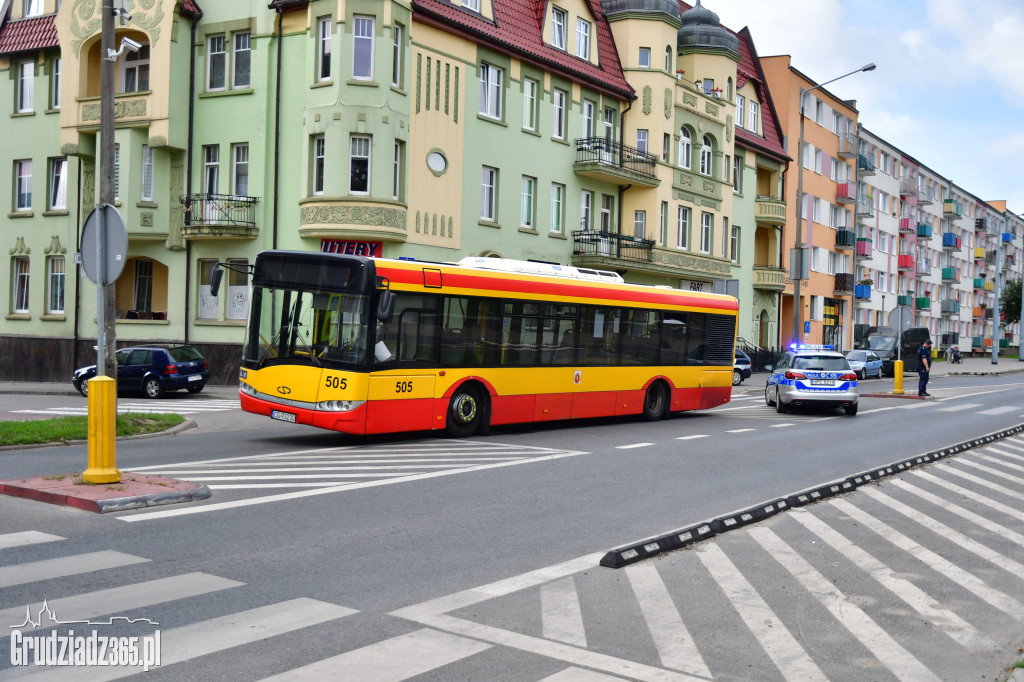 Autobus potrącił dziewczynkę na ul Legionów
