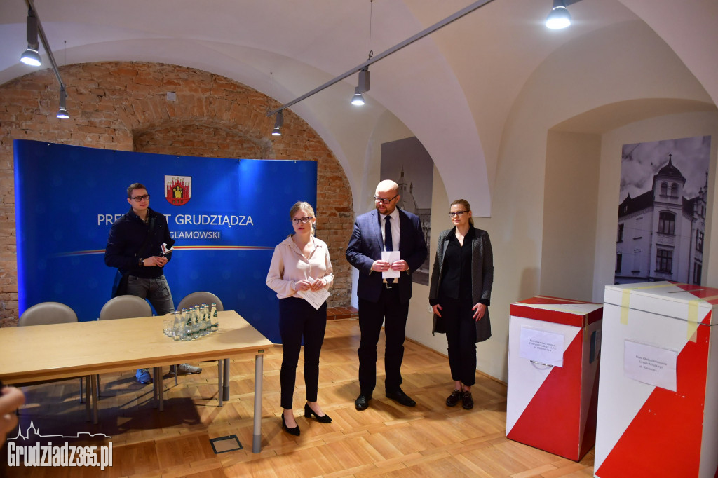 Otwarcie urn z głosami GBO