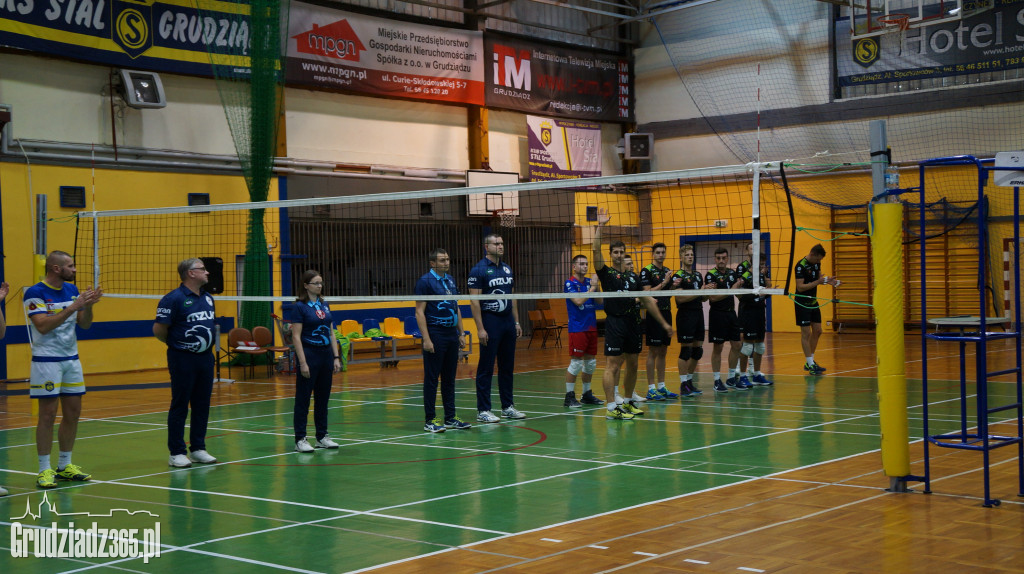 KS Stal wygrywa na Mniszek Arenie