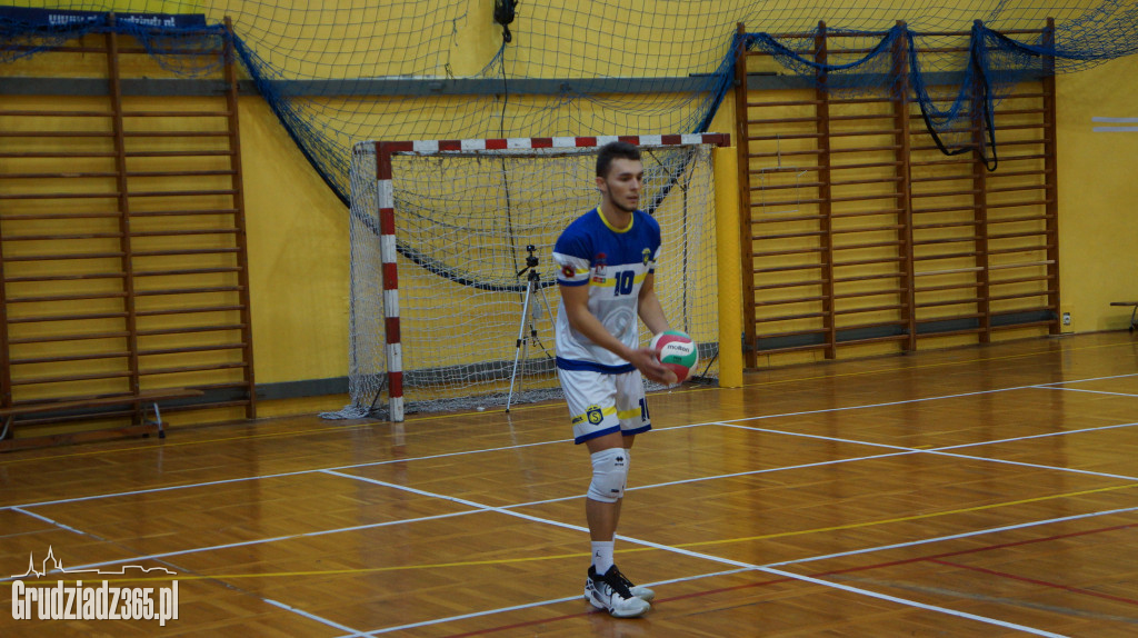 KS Stal wygrywa na Mniszek Arenie